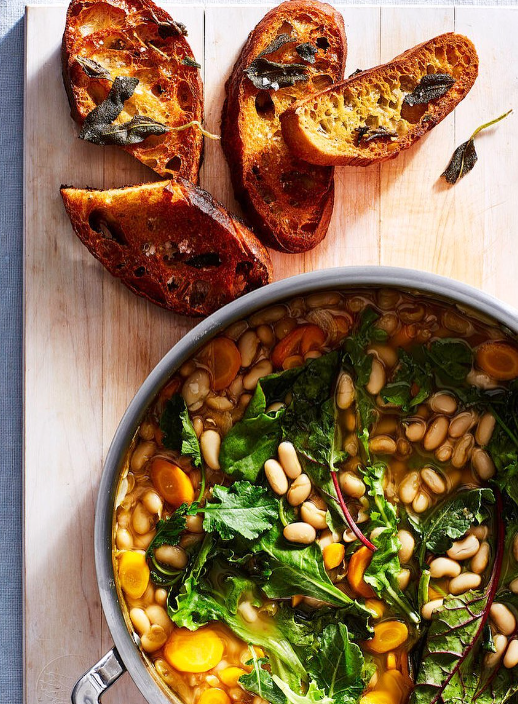 Bowl of soup with toast